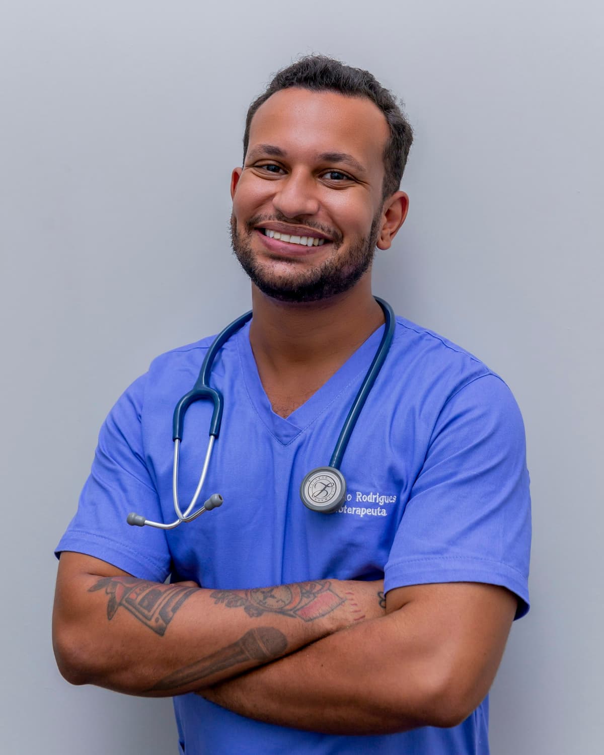 Choosing between a chiropractor or physical therapist for back and neck pain in Forest Hills